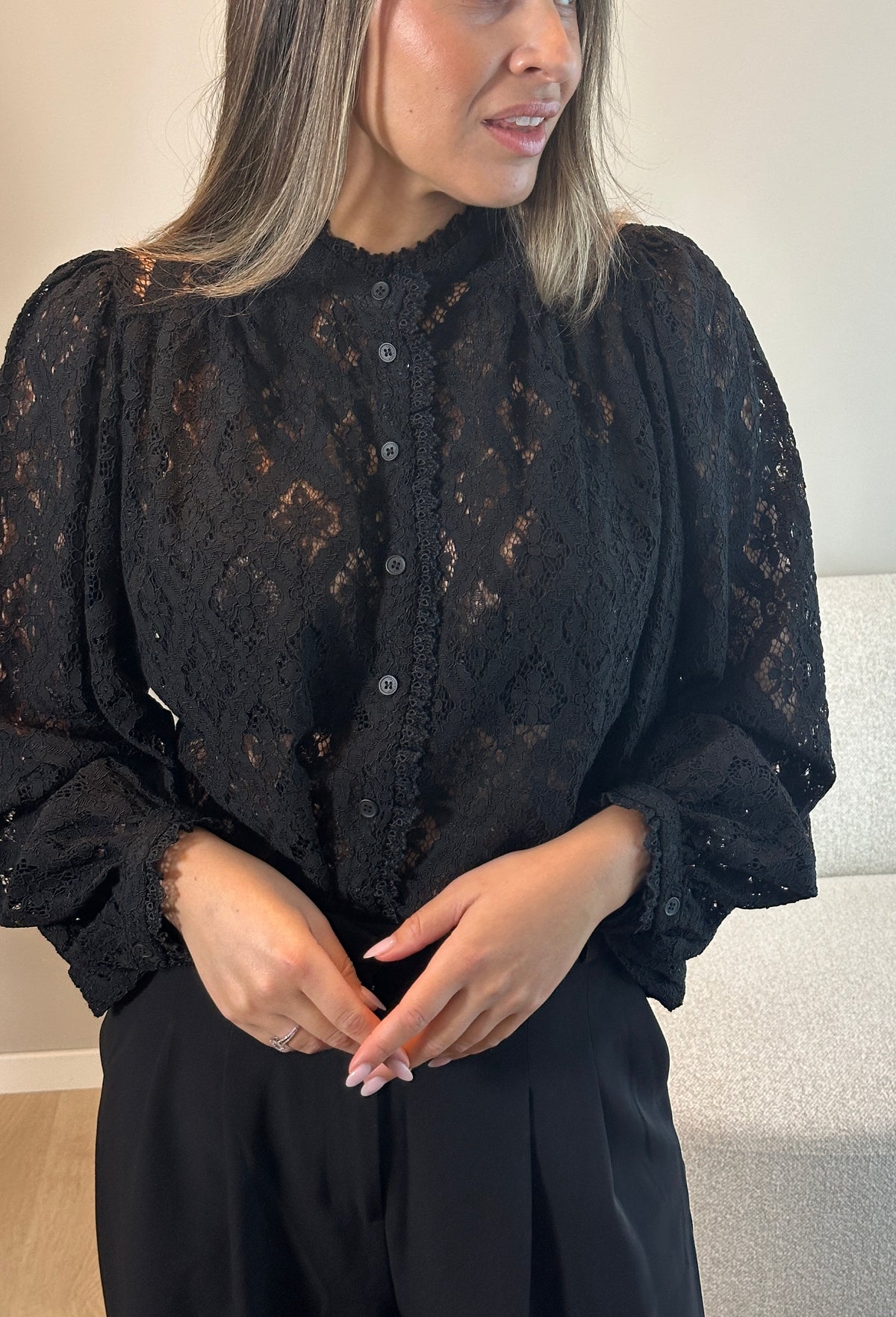 ANITA BLONDEBLUSE SVART