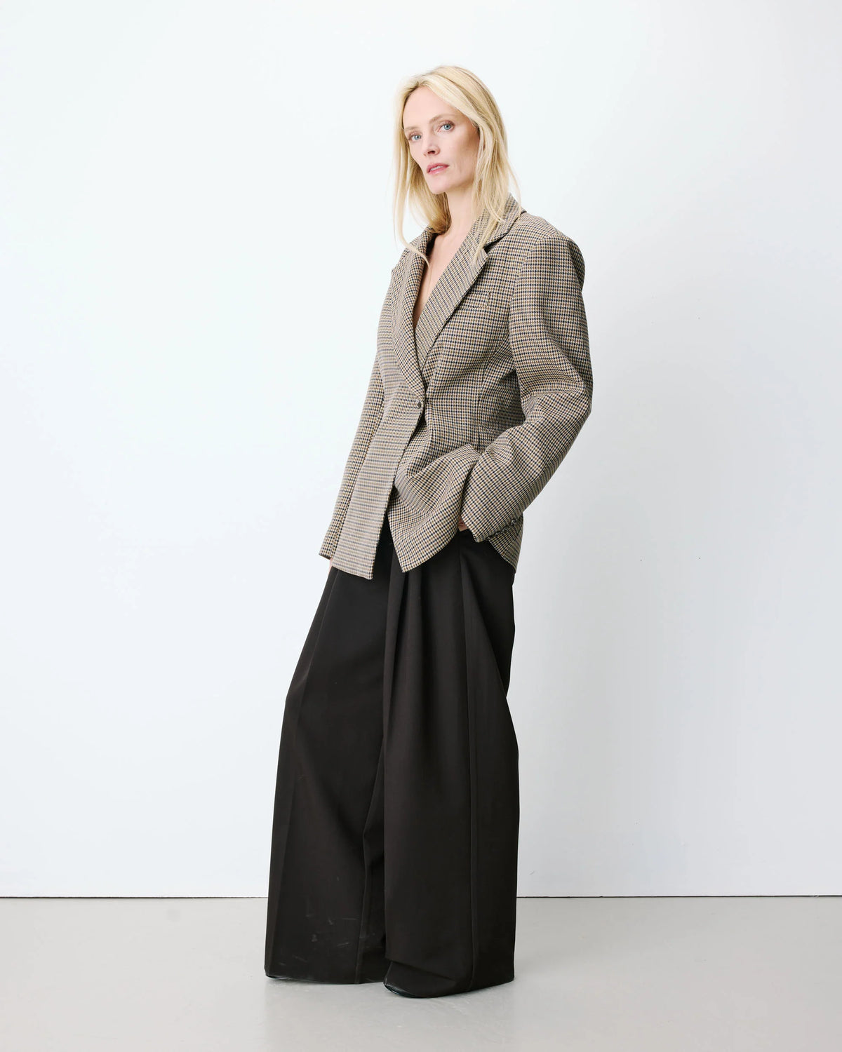 ALMOND BLAZER - kommer snart